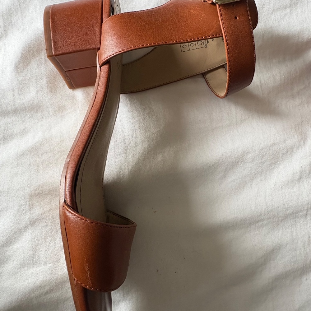 Sandals - Picture 2 of 3
